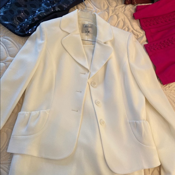White Le Suite - Picture 1 of 5